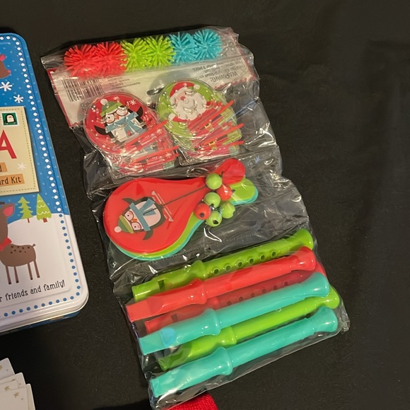 Christmas CD’s w/Read Along Books, Knit Gift Bags, Letters to Santa Kit & Tags - Picture 7 of 16